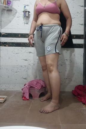 Priya Bhabi Full Open Body Hot Exercise in Bathroom