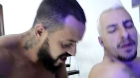 acabei fodendo com o pintor da obra dotado
