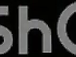 Large butt thunder rolls in wild debut