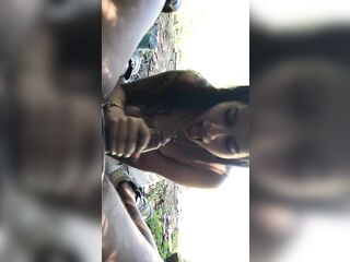 Que rica follada le doy al aire libre le doy mi leche adentro