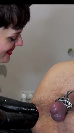 He Pissed Himself From Hard Fisting