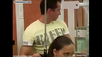 Treinador pegou na novinha e comeu ela ali mesmo