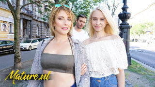 Blowjob, trekant, fittespising &#8211; Anal trekant for mamma blond tenåring MILF-er Arteya, Emma Klein, Arteya Dee og Emma K