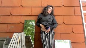 hid from the neighbors in the backyard to show you her sexy soft belly wmv