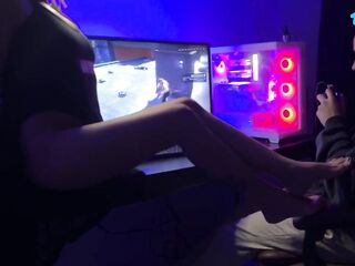 Mulher tem certeza que é melhor que o movie game e ela prova