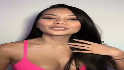 Sexy Filipina Webcam Model
