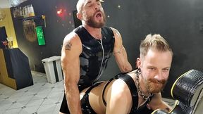 latex fetish flip flop - with tedbluebear and alaister