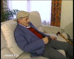 A Well-groomed Blackette Offers Her Pussy to a Perverse Old Man!