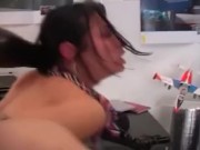 Scopata fetish per la bruna affamata di cazzo in ufficio