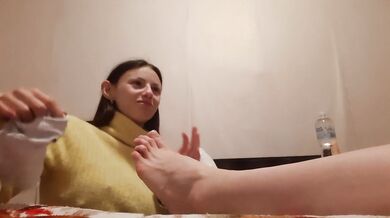 Sniffing socks and licking toes - lesbian_illusion