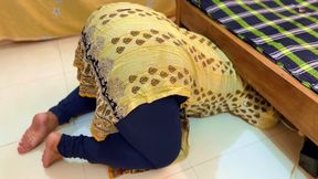 Arab Hot Maid Stuck: Please Hurry Up & Fuck My Big Ass Then Get Me Out Of Under Bed