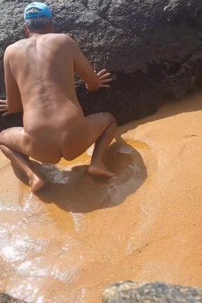 Ladysilva Showing off Her Hot Ass on the Beach, I Love to Be Naked in Public