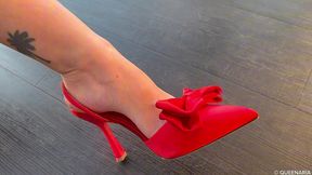 solo : plaisir solo devant la fenetretoute excitee devant la baie ...