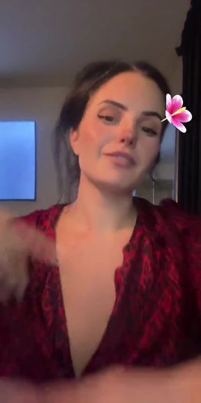 Amateur tiktok girl flashes a nipslip while showing off her tits