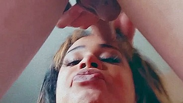 BlowjobqueenTs - novinho fez 18 anos e ganhou presente da prima travesti ... muito cuzinho