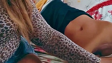 BlowjobqueenTs - novinho fez 18 anos e ganhou presente da prima travesti ... muito cuzinho