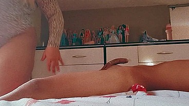 BlowjobqueenTs - novinho fez 18 anos e ganhou presente da prima travesti ... muito cuzinho