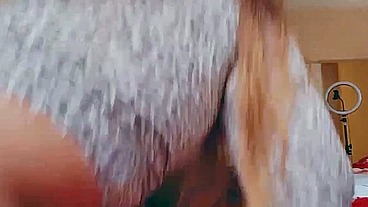 BlowjobqueenTs - novinho fez 18 anos e ganhou presente da prima travesti ... muito cuzinho