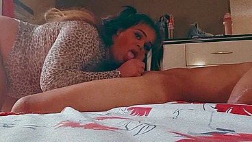 BlowjobqueenTs - novinho fez 18 anos e ganhou presente da prima travesti ... muito cuzinho
