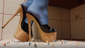 Unaware Giantess Getting Ready in High Heel Sandals WMV