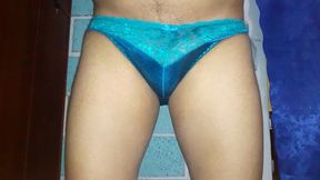 hombre con calzon satin verde de mujer masturbandose