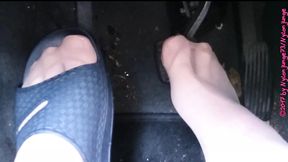 Pedal pumping in slippers with nylon feet