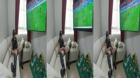 mi cunada se toca la concha durante la copa del mundo y yo le follo la boca por puta