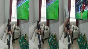 mi cunada se toca la concha durante la copa del mundo y yo le follo la boca por puta