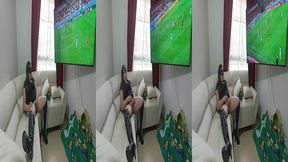 mi cunada se toca la concha durante la copa del mundo y yo le follo la boca por puta