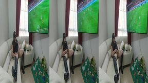 mi cunada se toca la concha durante la copa del mundo y yo le follo la boca por puta