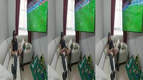 mi cunada se toca la concha durante la copa del mundo y yo le follo la boca por puta