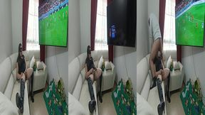 mi cunada se toca la concha durante la copa del mundo y yo le follo la boca por puta
