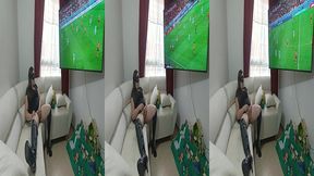 mi cunada se toca la concha durante la copa del mundo y yo le follo la boca por puta