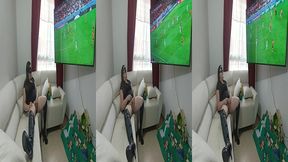 mi cunada se toca la concha durante la copa del mundo y yo le follo la boca por puta