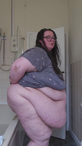 SSBBW Stripping in the Bathroom Fat Body Exploration