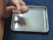 【手コキ射精】1日しか禁欲できなくてトレイにぶっかけ