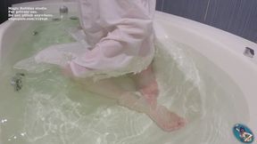 Sabrina and Aoro The master s hands and a long pleasant torment in the Bathtub FHD