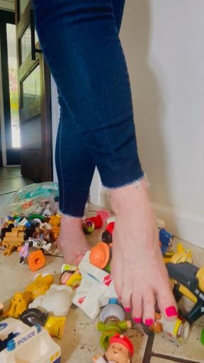 Moms Daydream Crush Little People with Bare Feet