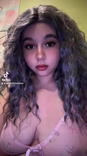 Cute TikTok slut Vanilla Faith
