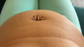 Food for the giantess's navel