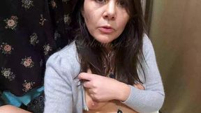 essayages et branlette en cabine d essayage ( sexe non epile)