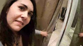 essayages et branlette en cabine d essayage ( sexe non epile)