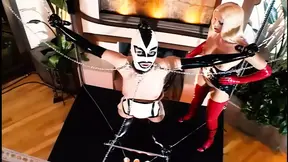 Demented Hannah Harper takes it in the ass