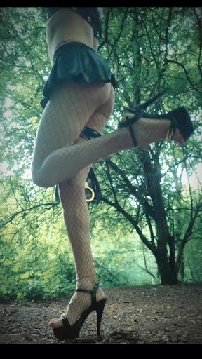 TikToc in La FOret mini skirt flush with the ass. VaneSsaBiTCHx