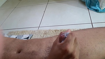 Batendo punheta na casa abandonada pelo vizinho