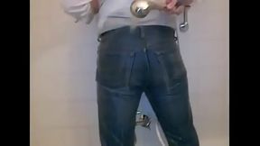 Jeans Shower in tight Levis 501