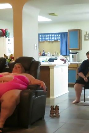 Ssbbw Lucki Lexxi's Sub on put her shoes