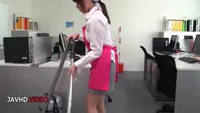 Secretary Chihiro Akino's irresistible Asian blow job skills