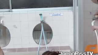 Bunch of Japanese babes secretly filmed peeing in the shower