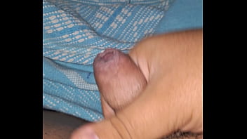 Gordinho de pau pequeno excitado